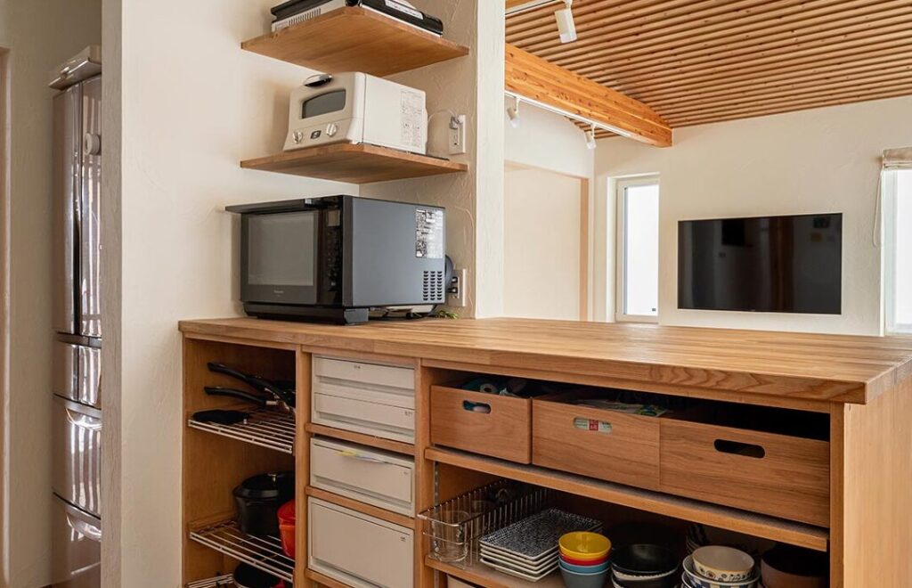 e382ade38383e38381e383b3e5aeb6e99bbbe381aee58f8ee7b48de382a2e382a4e38387e382a2e4b880e8a6a7e381a8e6b4bbe794a8e6b395 キッチン家電の収納アイデア一覧と活用法